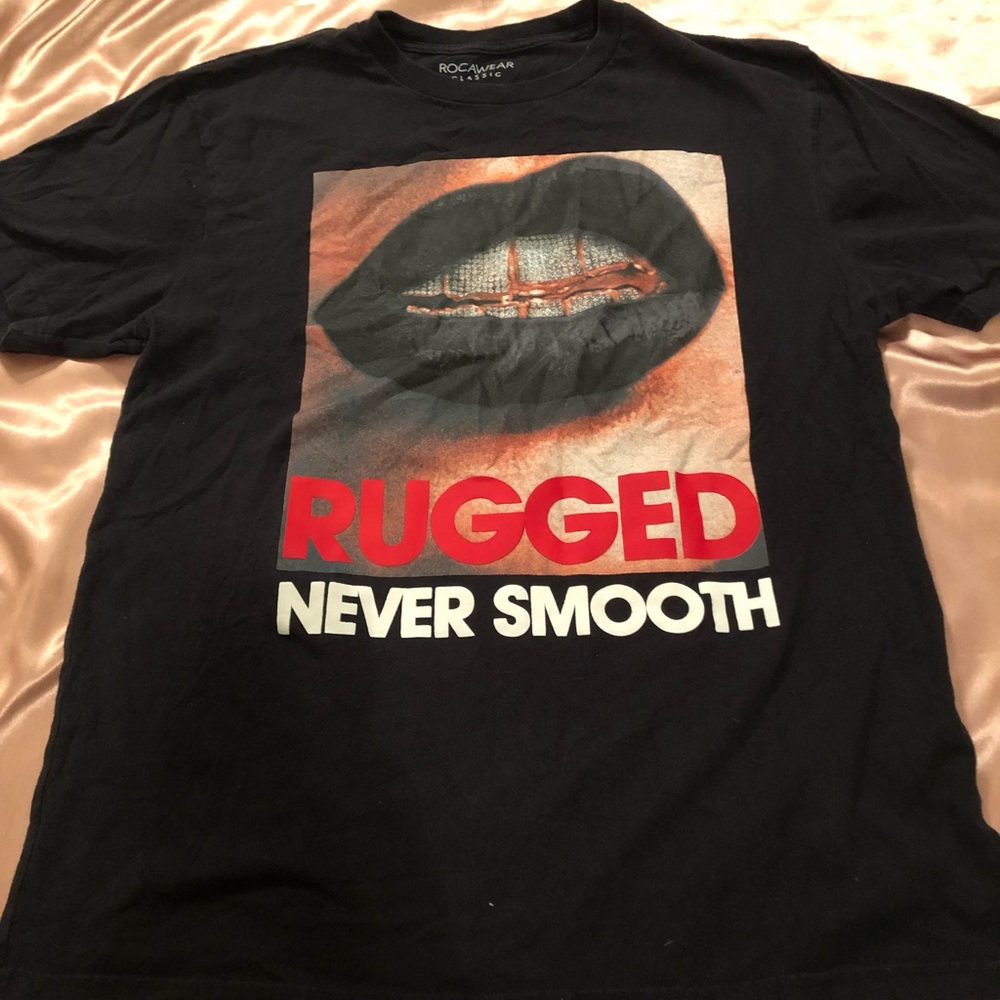 ROCAWEAR Rugged Never Smooth Black T-shirt Size L